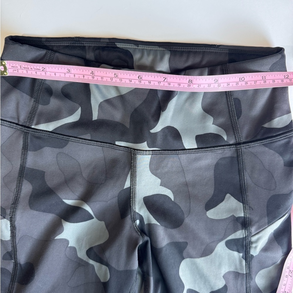 Athleta Ultimate 7/8 Camo Leggings XS High Rise Compression Pockets - Picture 5 of 8